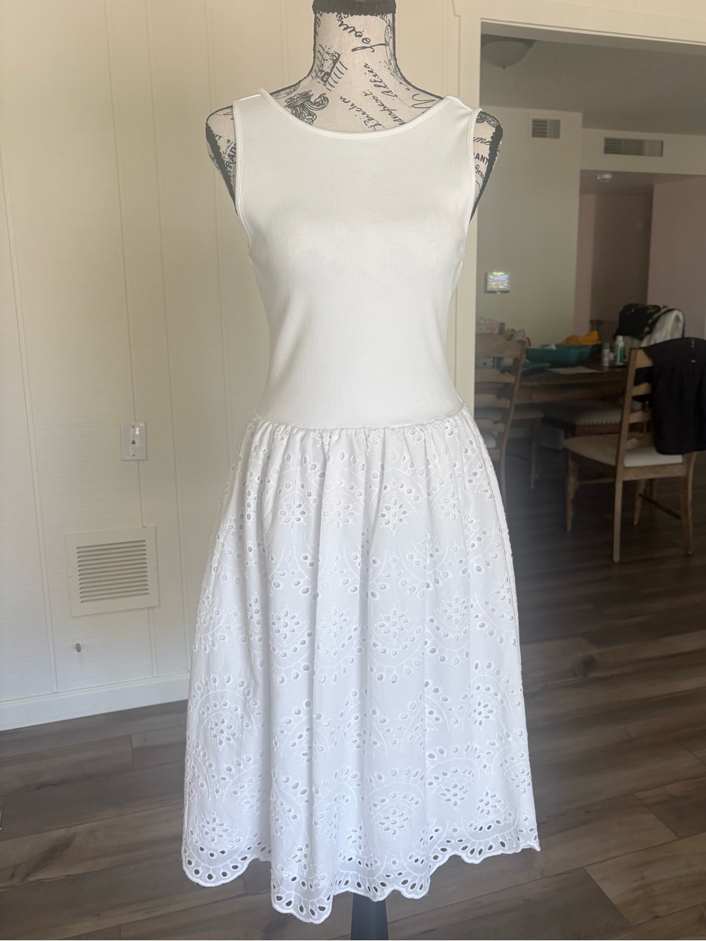 STEVE MADDEN JULIAN WHITE EYELET SUNDRESS DRESS — NWT
SIZE SMALL